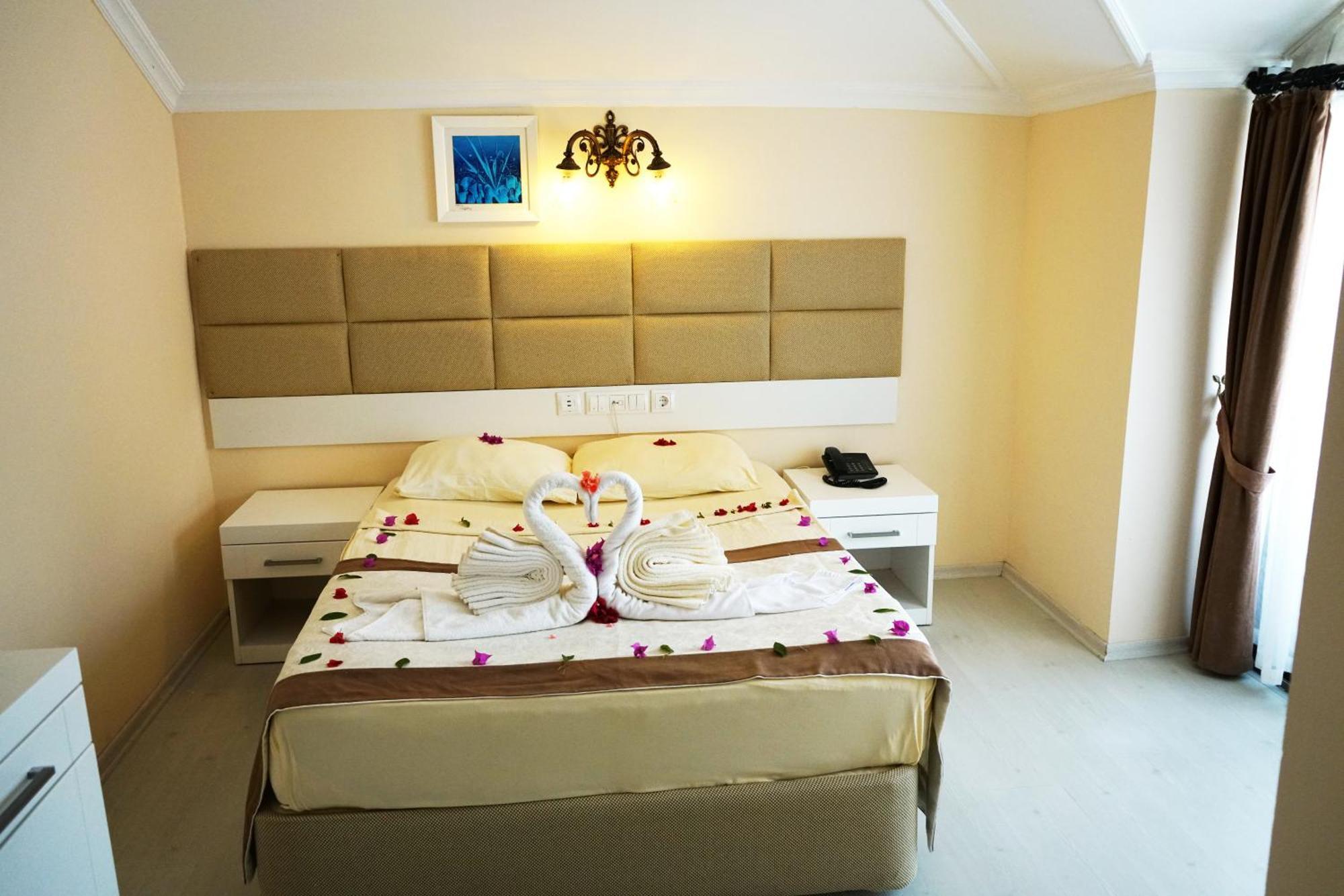 Miramor Hotel & Spa 안탈리아 외부 사진 A bedroom at the hotel