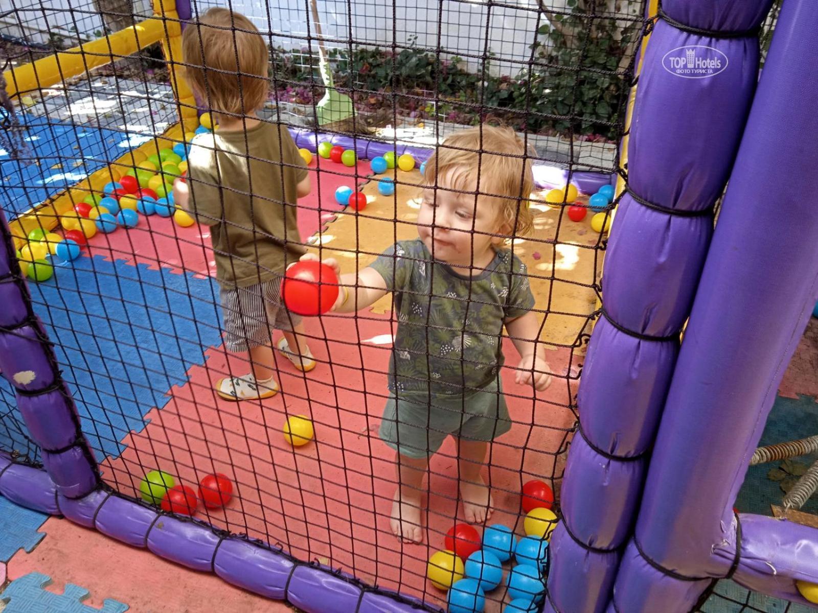 Miramor Hotel & Spa 안탈리아 외부 사진 Toddlers playing in a ball pit