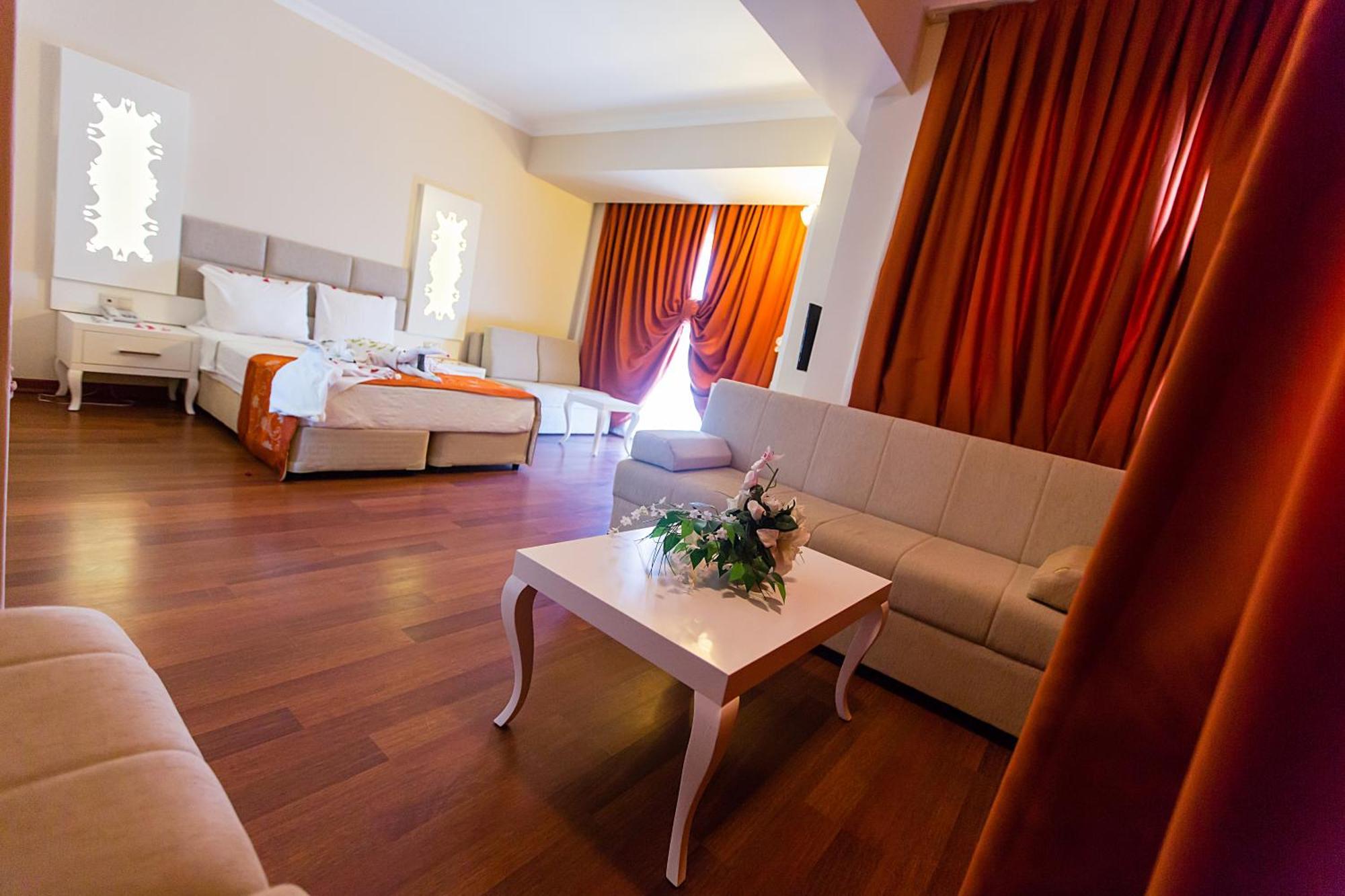 Miramor Hotel & Spa 안탈리아 외부 사진 A suite at the hotel